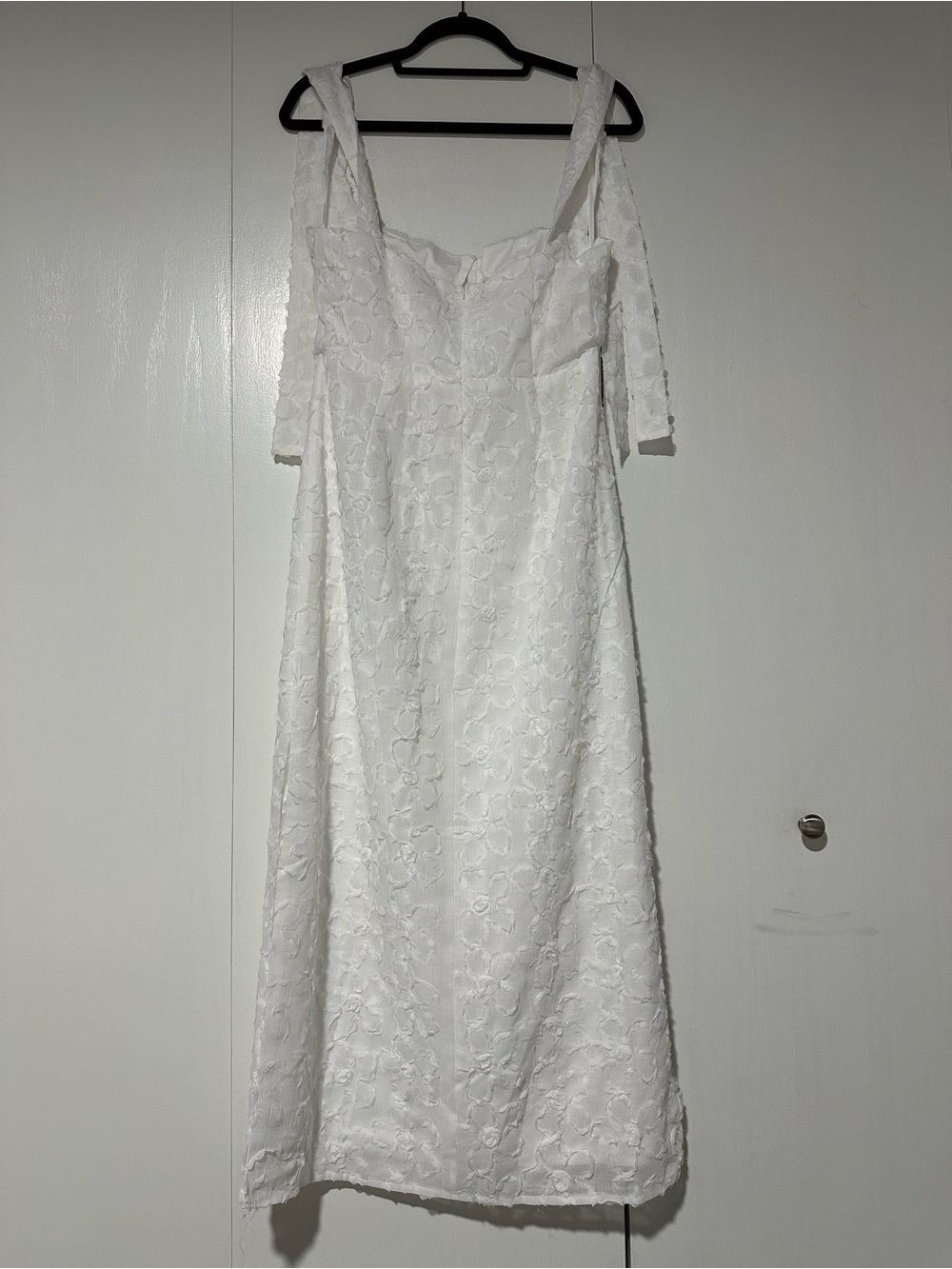 NWT Selfie Leslie White Chantilly Tied Shoulder Floral Lace Maxi Dress